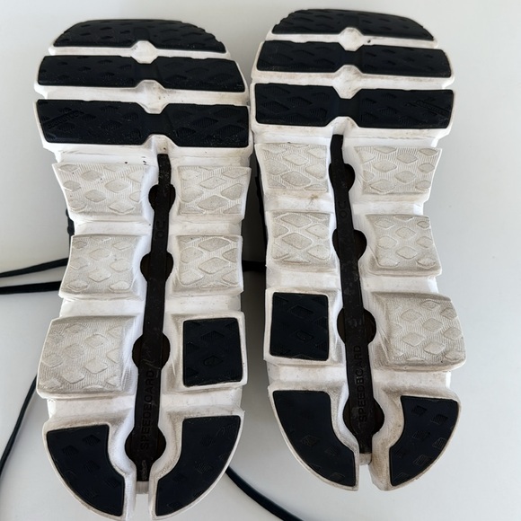 ON Running Cloudswift Trainers Sneakers Women’s Size 10.5 Black White Color - Picture 11 of 14